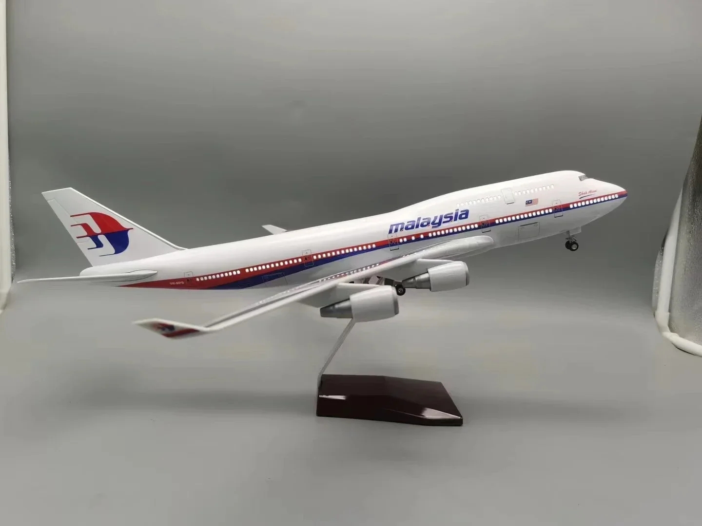 B747 Malaysia Airways 1/150 Sc - Home Decor Malaysia review and price